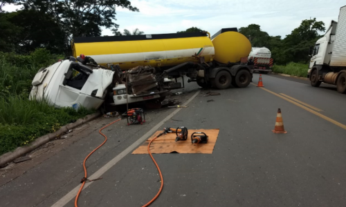 Motorista de semirreboque morre após acidente na BR-153 em Miranorte