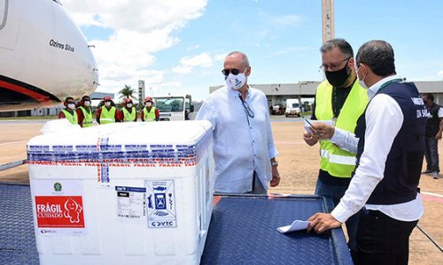 Governo recebe novo lote com 11.500 doses de vacinas contra a Covid-19