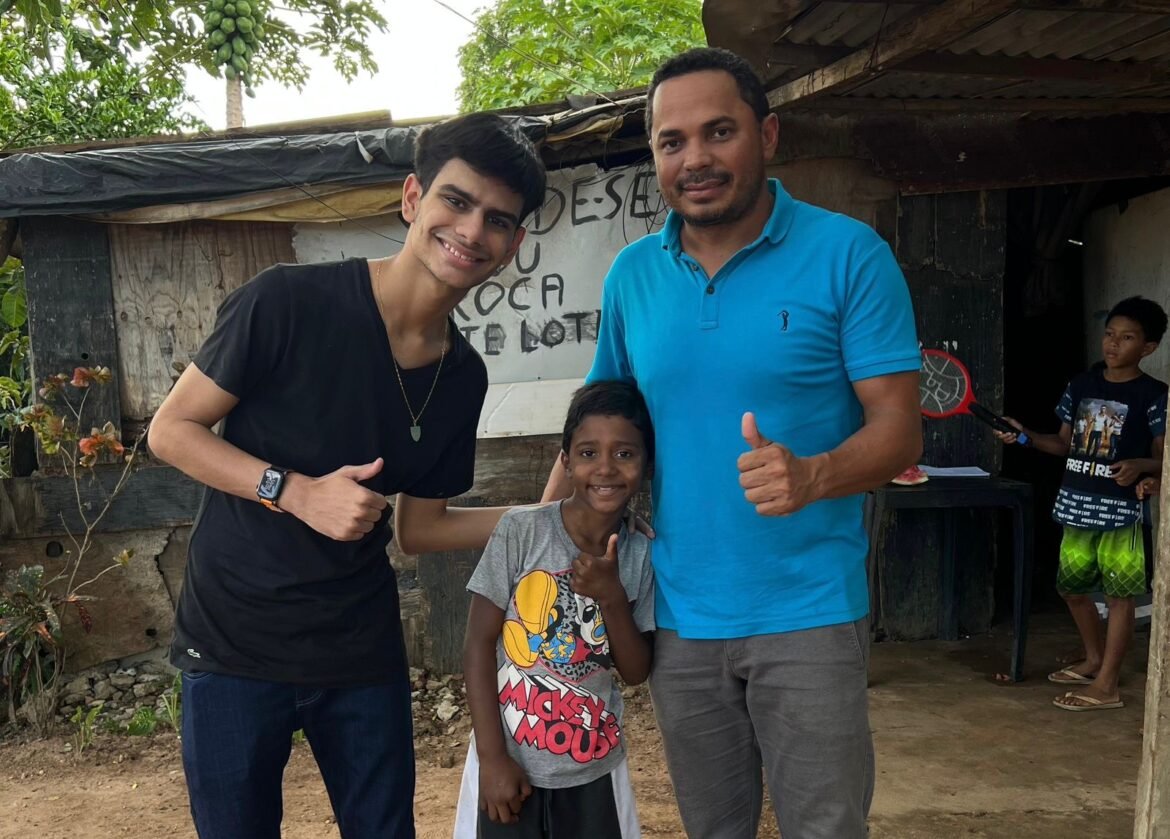 Ação social: Vereador Josmundo apresenta o projeto da casa que será construída para o jovem Natanael e sua família