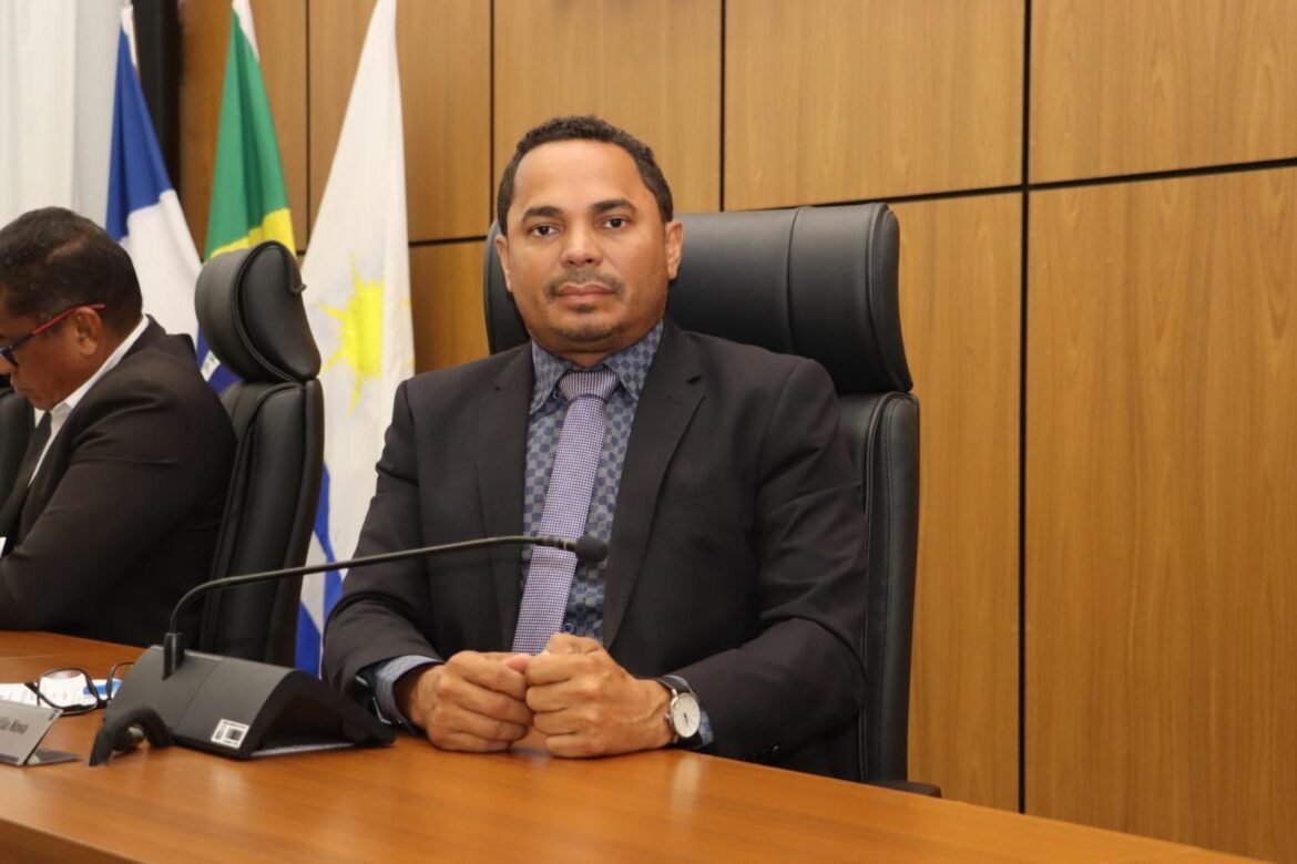 Vereador Josmundo solicita recapeamento asfáltico da avenida I, entre o Aureny I e Aureny III