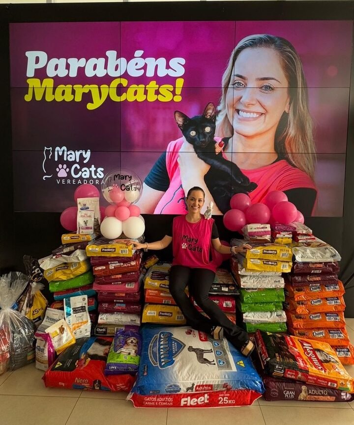Campanha de doação do aniversário da vereadora MaryCats da Causa Animal é um sucesso com mais de 700 kg de ração arrecadados