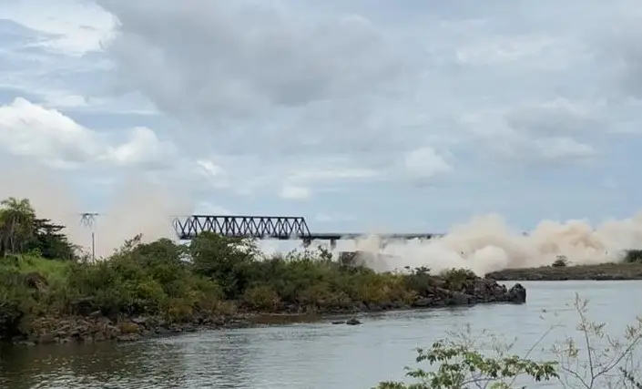 DNIT realiza implosão do restante da ponte entre Tocantins e Maranhão, neste domingo