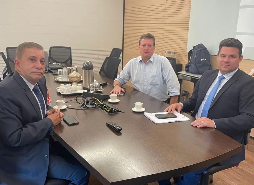Vereadores Carlos Amastha e Walter Viana visitam novo diretor da BRK Ambiental no Tocantins
