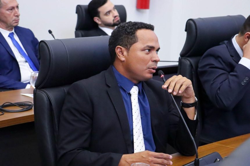 Vereador Josmundo solicita recapeamento e revitalização da Avenida Goiás, no Aureny II