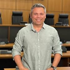 Vereador Alex Mascarenhas solicita revitalização de praça no Jardim Aureny II