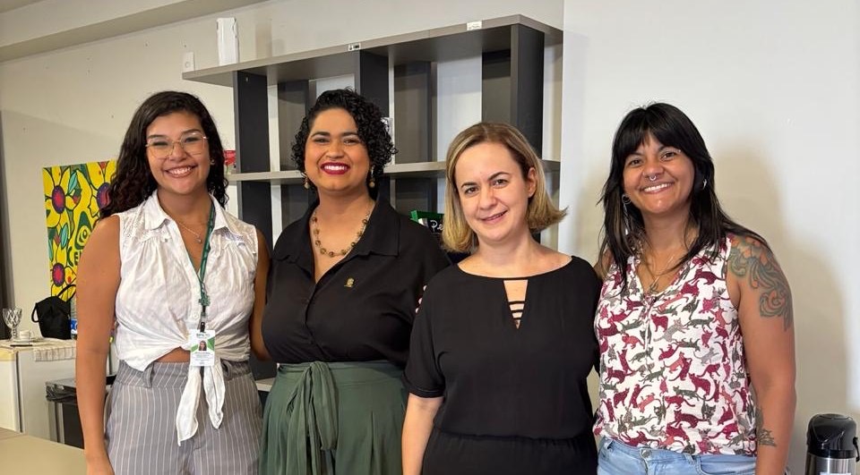 Em parceria com a Defensoria Pública, Coletivo SOMOS apresenta PL que garante parada de ônibus fora dos pontos para mulheres e idosos à noite