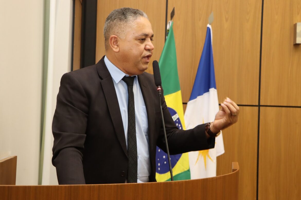 Vereador Eudes Assis envia ofício solicitando roçagem na Quadra 1.104 Sul