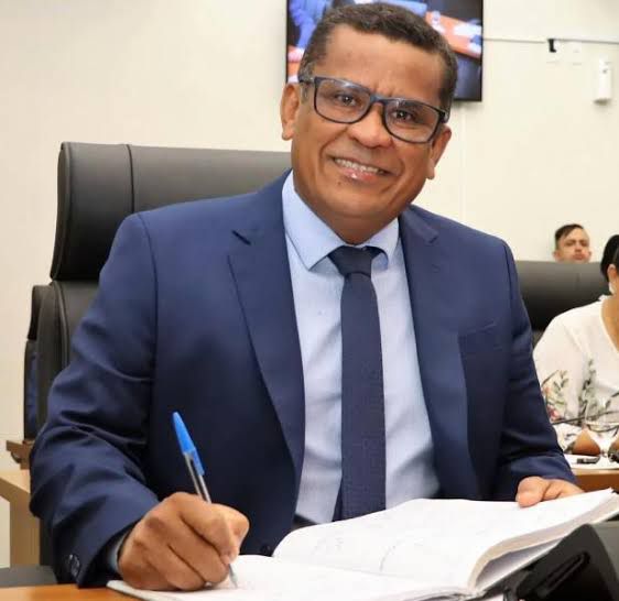 Vereador Júnior Brasão (PSB) solicita a Wanderlei Barbosa implementação do PCCS para policiais e bombeiros no Tocantins