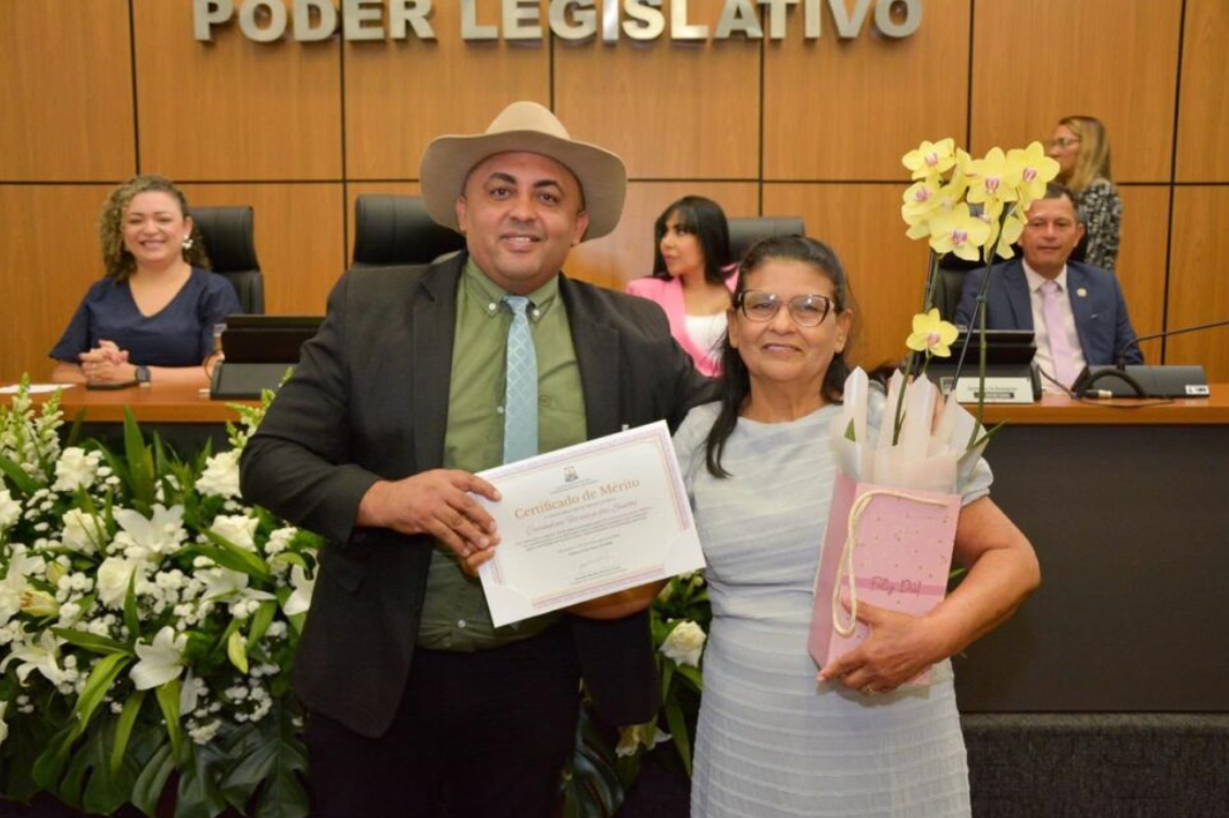 Vereador Dian Carlos homenageia Carmelina Ferreira dos Santos em sessão pelo Dia Internacional da Mulher em Palmas