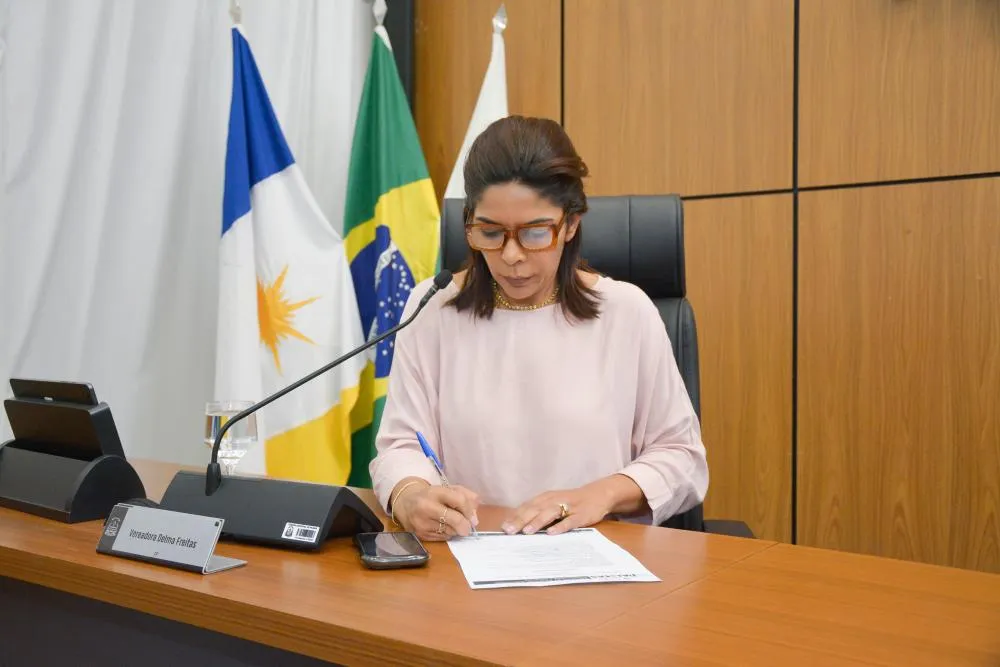 Vereadora Delma Freitas solicita serviços de limpeza urbana no bairro Bela Vista