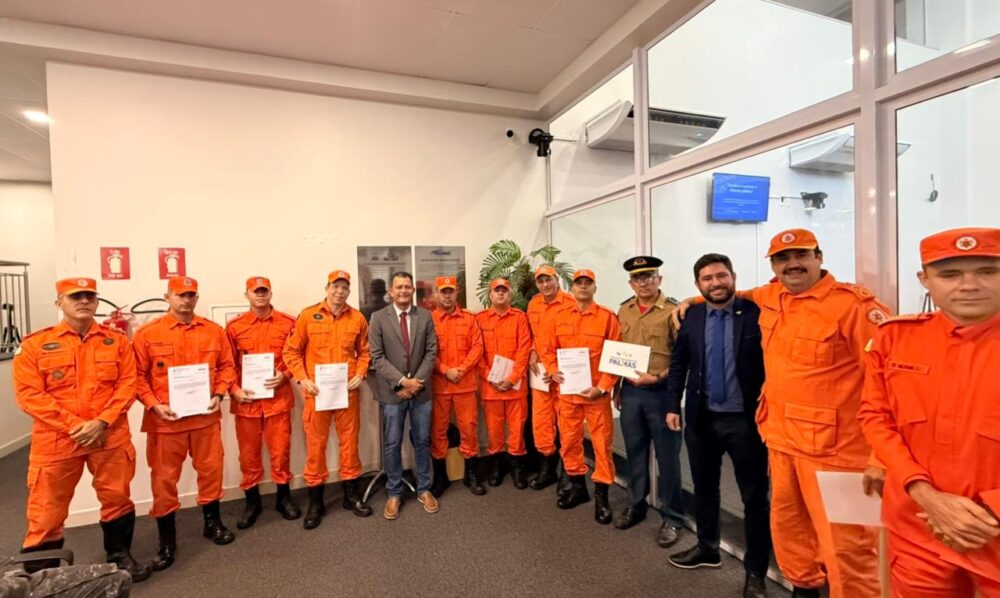 Vereador Zé Branquim homenageia policiais e bombeiros com voto de congratulação por resgate que salvou mulher de explosão em Palmas