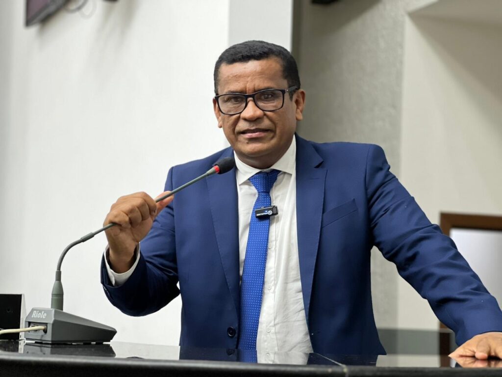 Vereador Júnior Brasão apresenta nesta quarta pedido de tapa-buracos e limpeza na LO-02, em Palmas