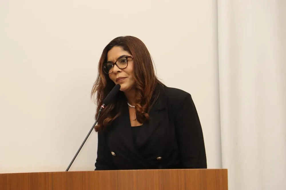 Vereadora Delma Freitas solicita troca de lâmpadas da iluminação pública na Quadra 1003 Sul