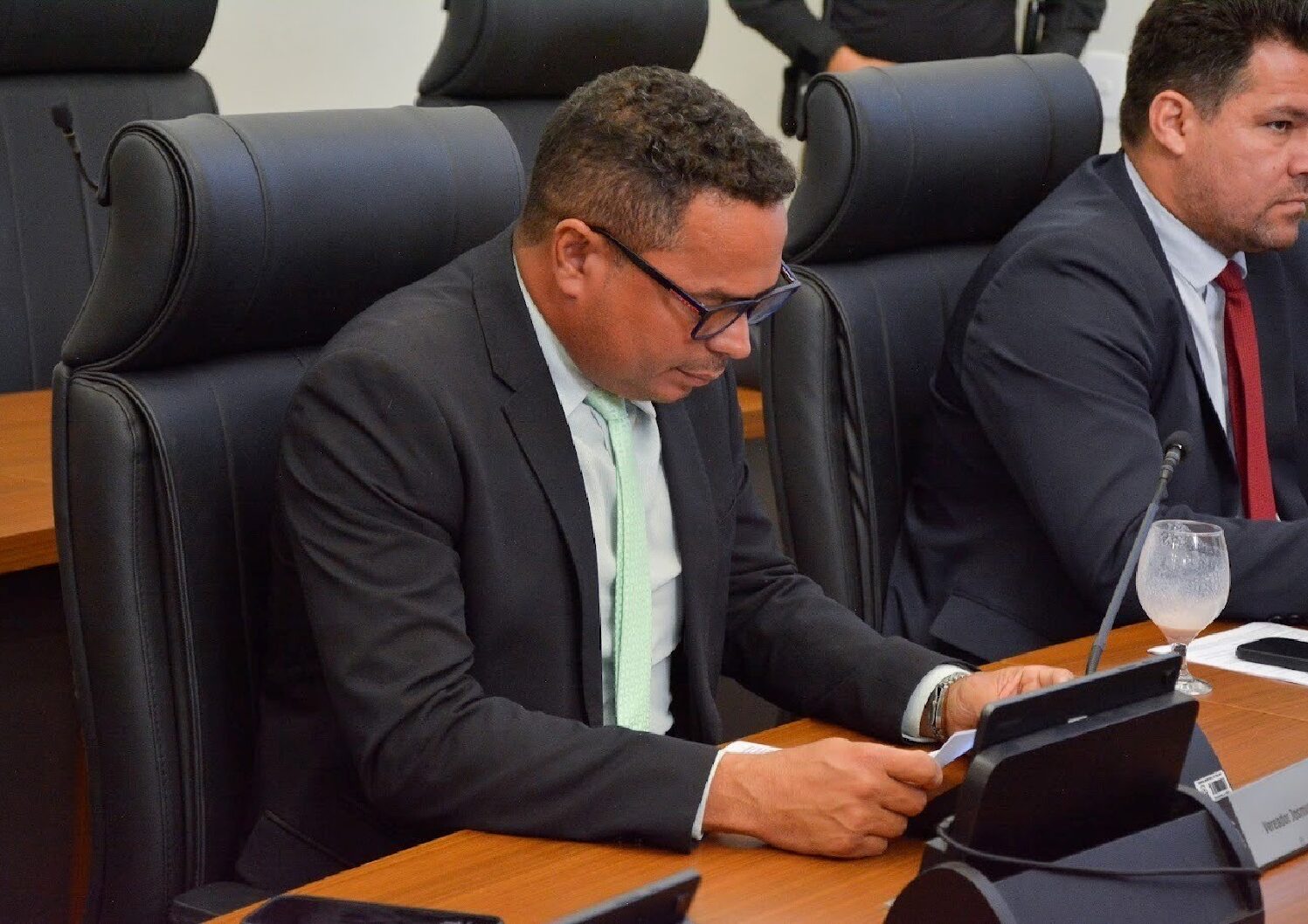 Recapeamento da Avenida D, que liga o Aureny III ao Aureny IV,  é solicitado pelo vereador Josmundo