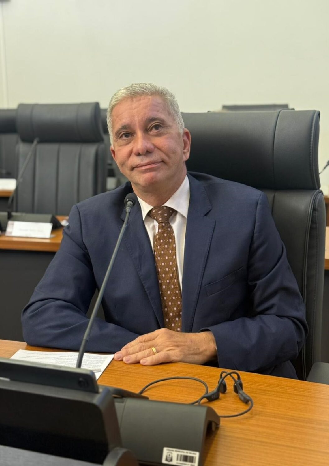 O vereador Carlos Amastha parabenizou o prefeito Eduardo Siqueira Campos pela assinatura do decreto que institui a Área de Proteção ao Ciclista Pedro Caldas, em Palmas. A medida tem como objetivo reforçar a segurança viária, com implantação de sinalização específica e ações educativas voltadas à convivência segura entre motoristas e ciclistas.