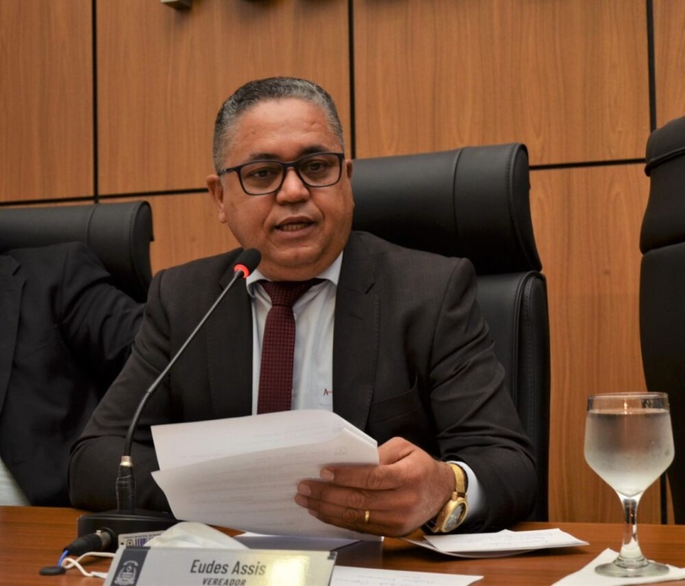 Vereador Eudes Assis solicita recapeamento em via entre Aureny III e Aureny IV para melhorar tráfego e segurança em Palmas