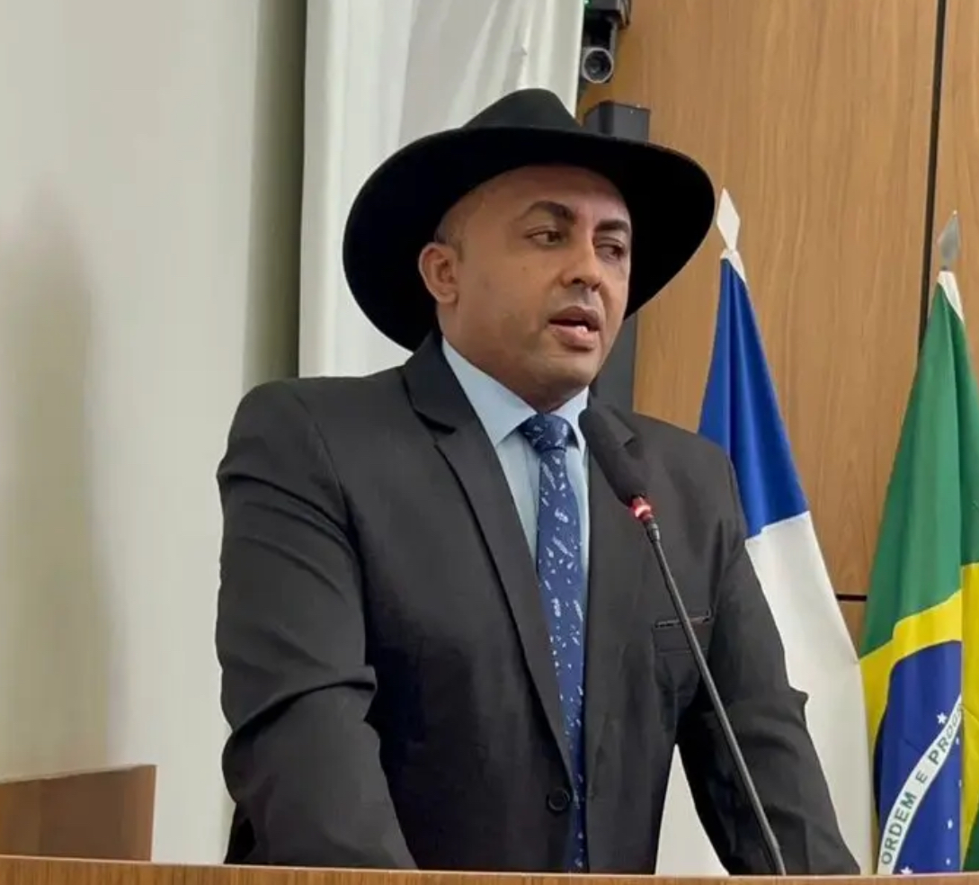 Vereador Dian Carlos solicita melhorias nas praças da 1.206 Sul e 504 Sul em Palmas