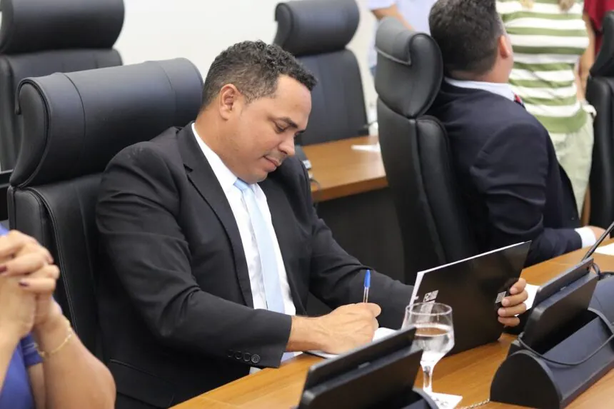 Vereador Josmundo solicita instalação de semáforo e faixa de pedestres próximo ao CEMEI Terezinha Alves Evangelista, na 1404 Sul