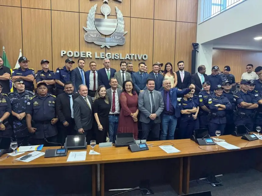 Vereador Eudes Assis vota a favor do novo PCCS da Guarda Metropolitana de Palmas durante sessão extraordinária