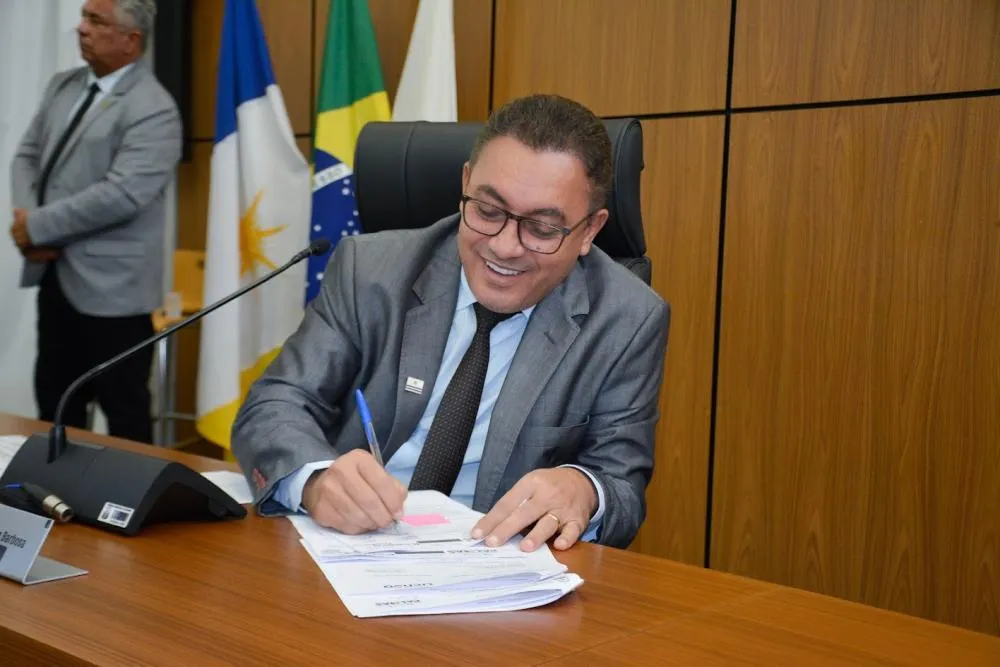 Vereador Marilon Barbosa requer a manutenção da iluminação da Praça da Igreja Batista em Taquaruçu