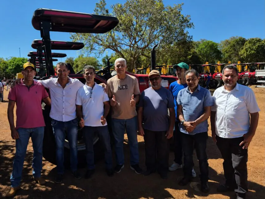 Articulação do Vereador Zé Branquim garante trator para a Associação Vale da Serra e fortalece produtores da região do Vale da Cachoeira