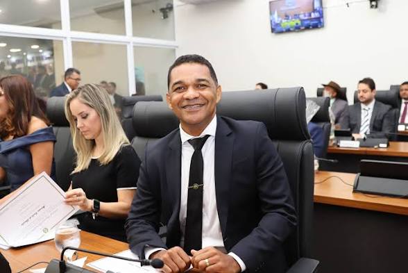 Vereador Waldson da Agesp Solicita Manutenção na Iluminação da Quadra T 24 no Jardim Taquari