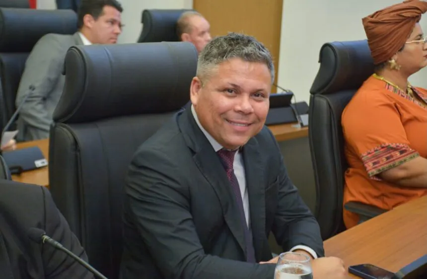 Vereador Alex Mascarenhas solicita implantação de faixa de pedestres em trecho movimentado do Jardim Aureny II