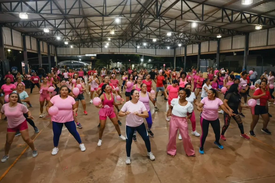 Mulheres de Palmas participam de aulão de zumba e recebem orientações sobre prevenção ao câncer de mama e do colo do útero