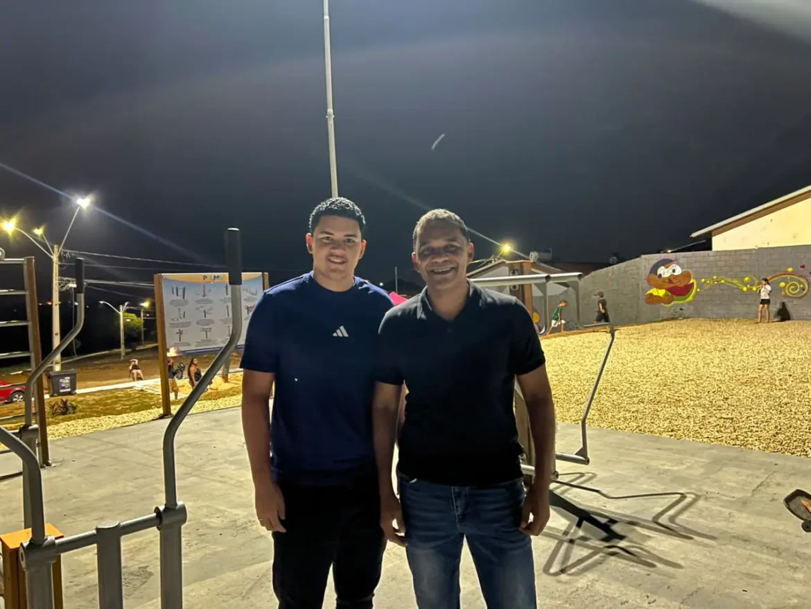 Vereador Waldson da Agesp acompanha entrega de duas praças na região sul de Palmas; espaços receberam lazer, iluminação e novos equipamentos